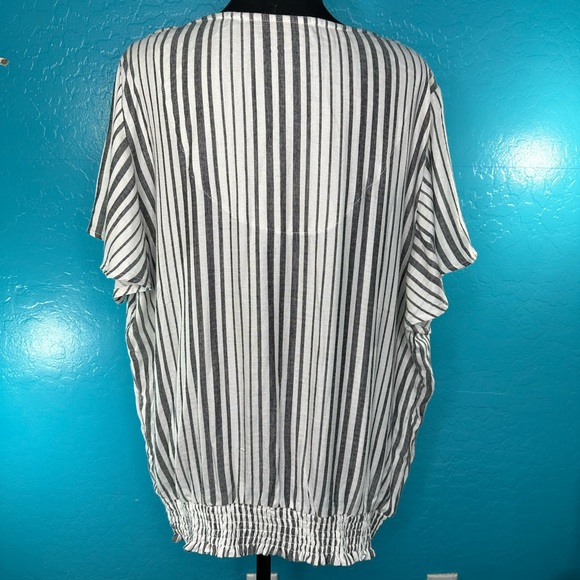 French Laundry Women's Striped gray white Blouse flutter sleeves - Picture 5 of 9